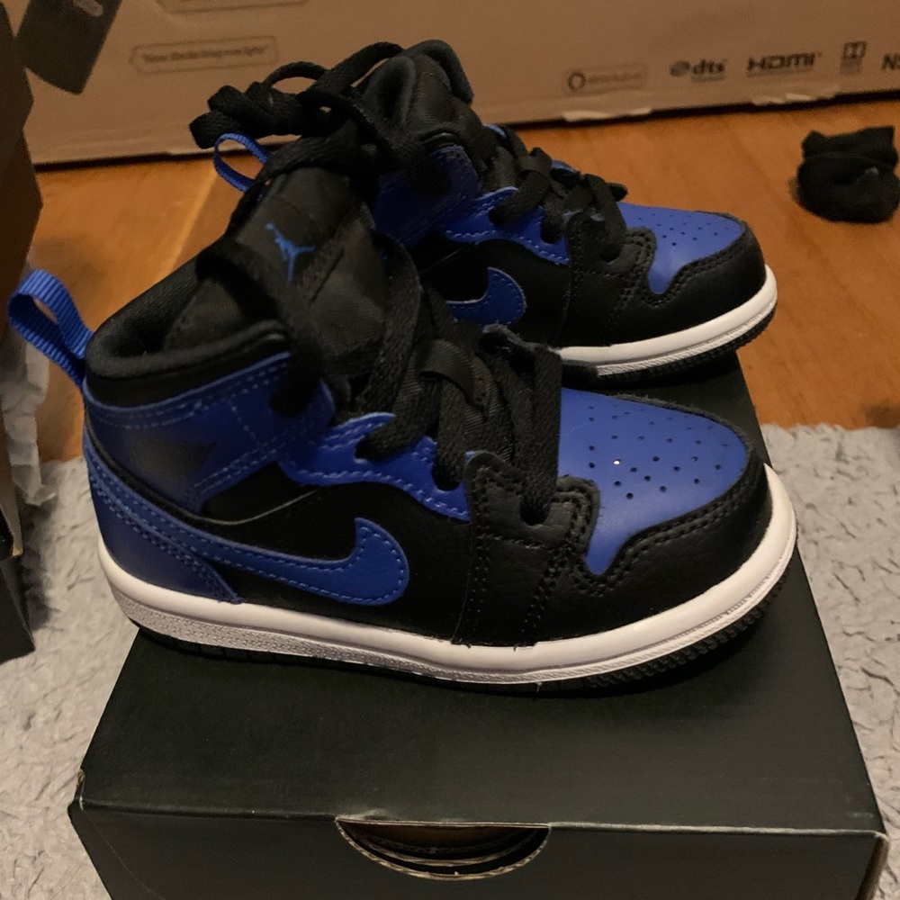 Jordan 1 mid. Size 7C